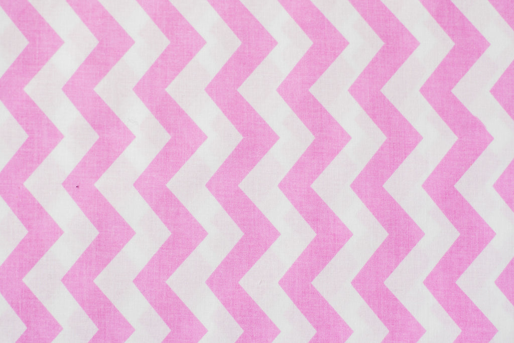 Regular Cotton Fabric - Pink Zigzags On White