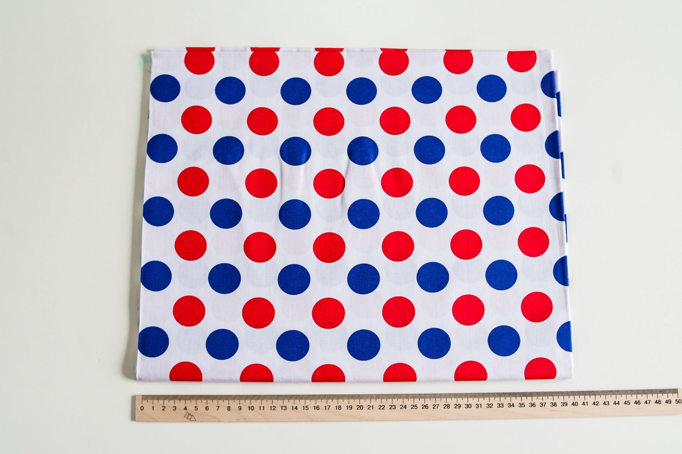 Regular Cotton Fabric - Krasnyj And Blue Krupnyj Polka Dots On White