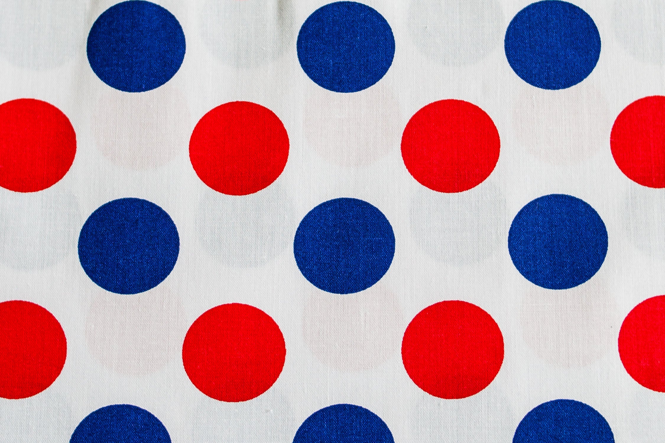 Regular Cotton Fabric - Krasnyj And Blue Krupnyj Polka Dots On White