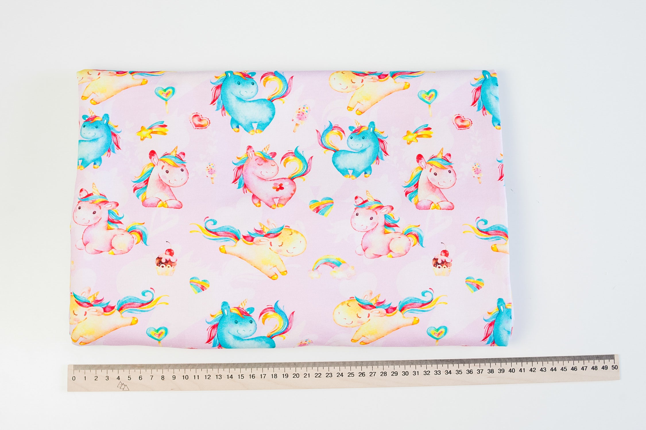 Twine unicorns on pink