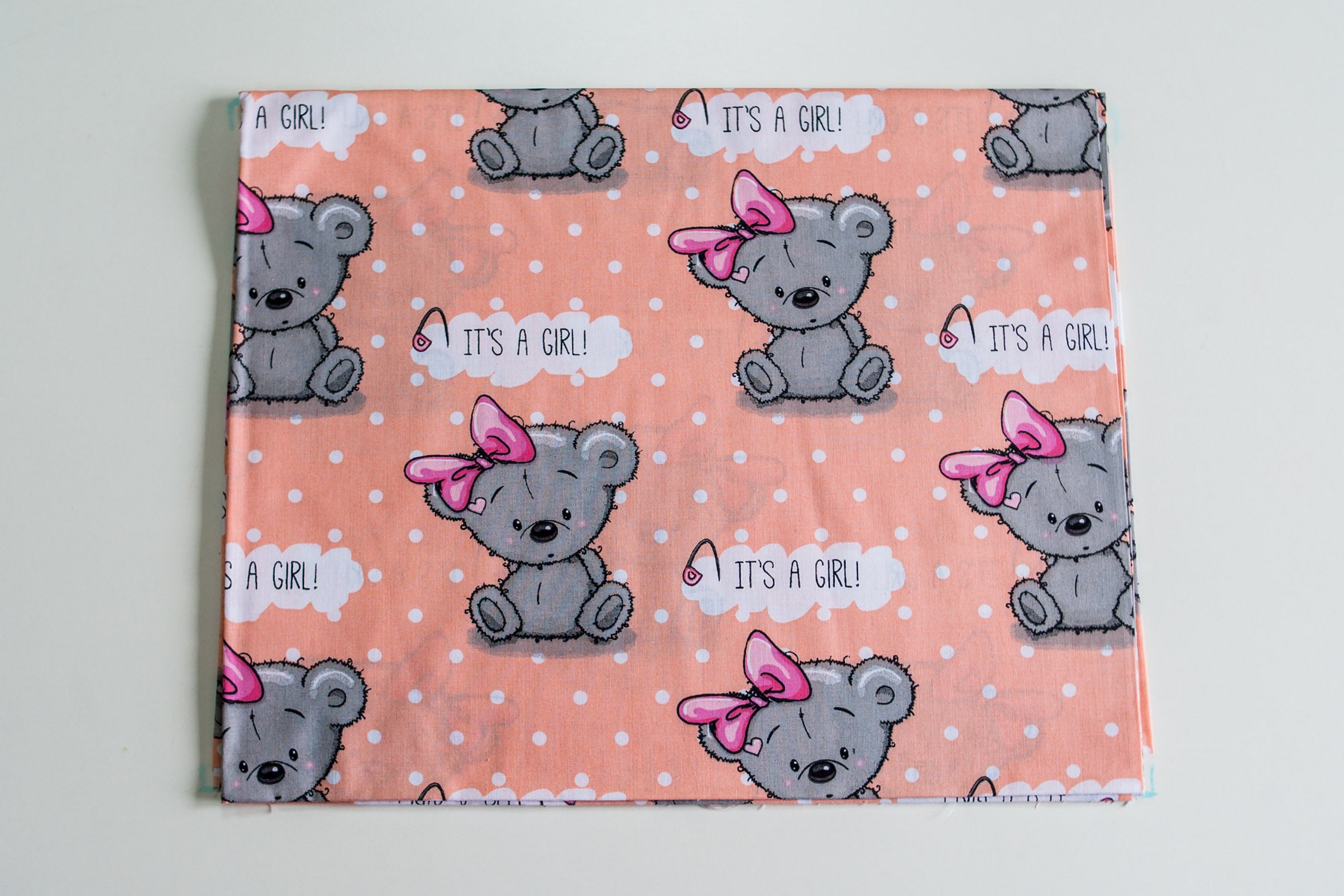 Regular Cotton Fabric - Mouse Teddy With Rozovym Bow On Peach
