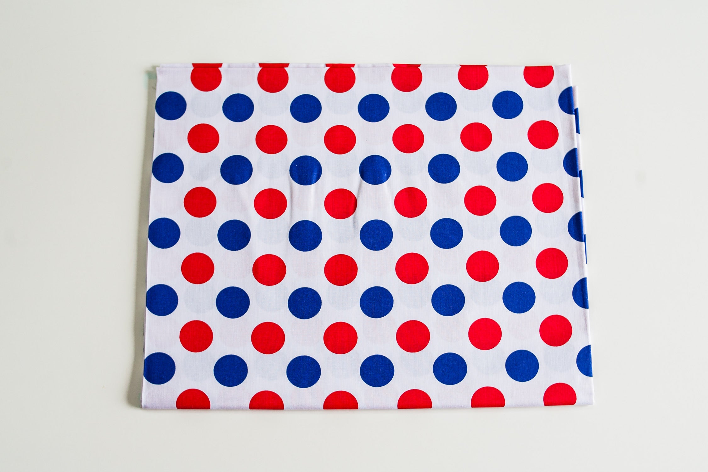 Regular Cotton Fabric - Krasnyj And Blue Krupnyj Polka Dots On White