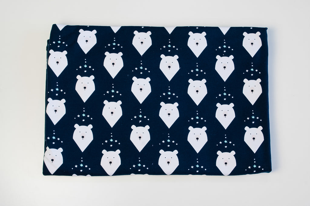 Two-thread mouse on dark blue