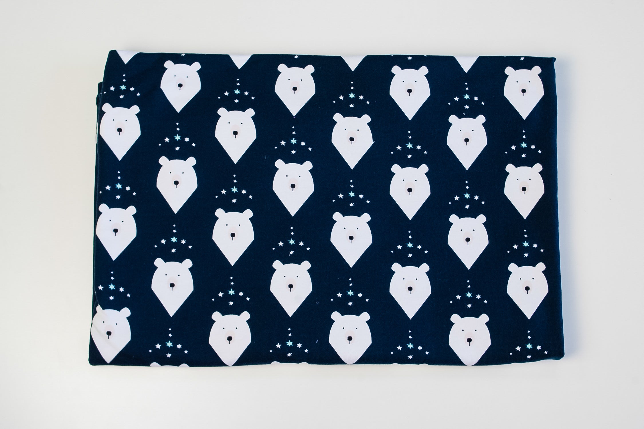 Two-thread mouse on dark blue