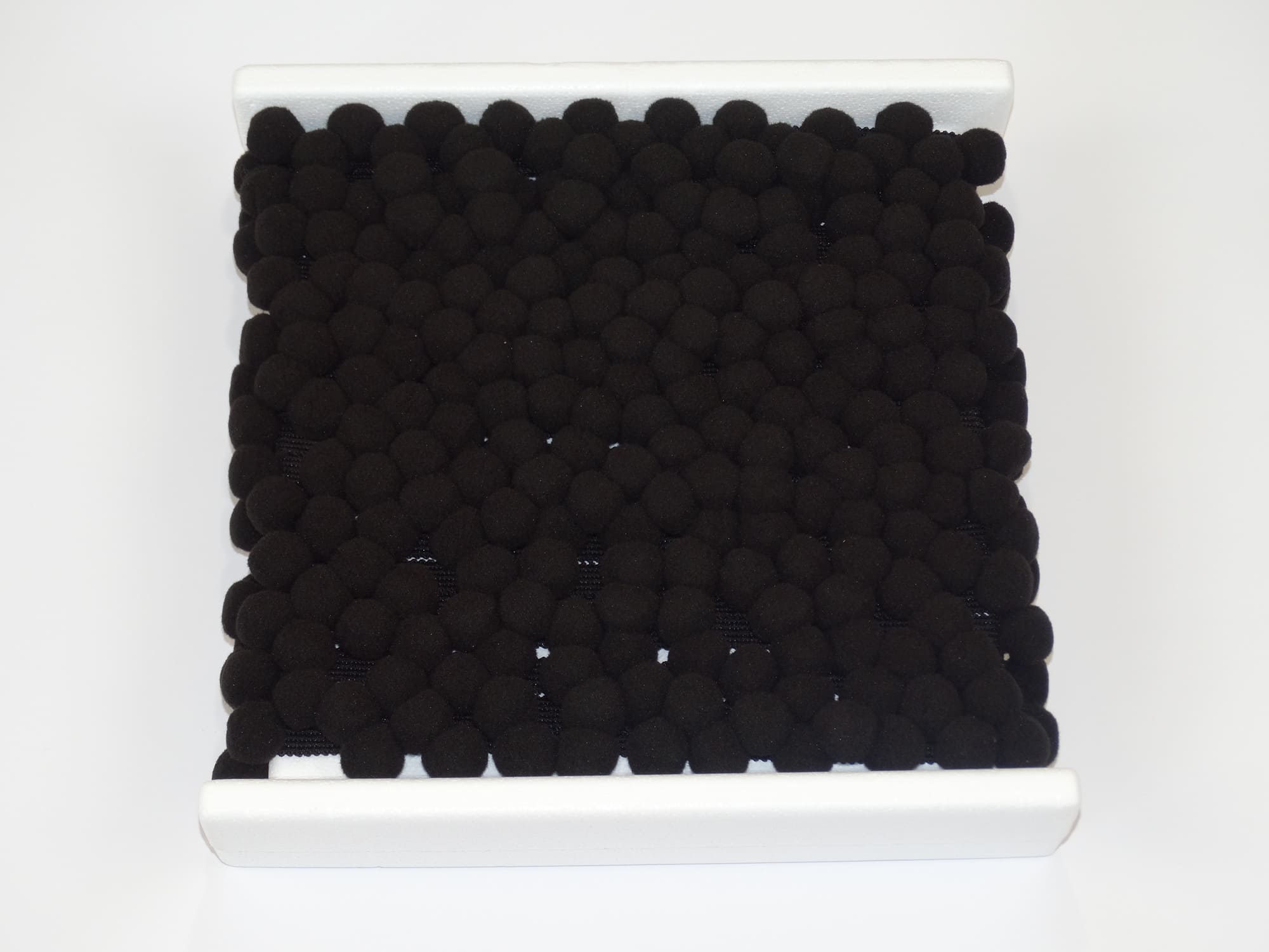 Ribbon with large pompoms 20 mm Black