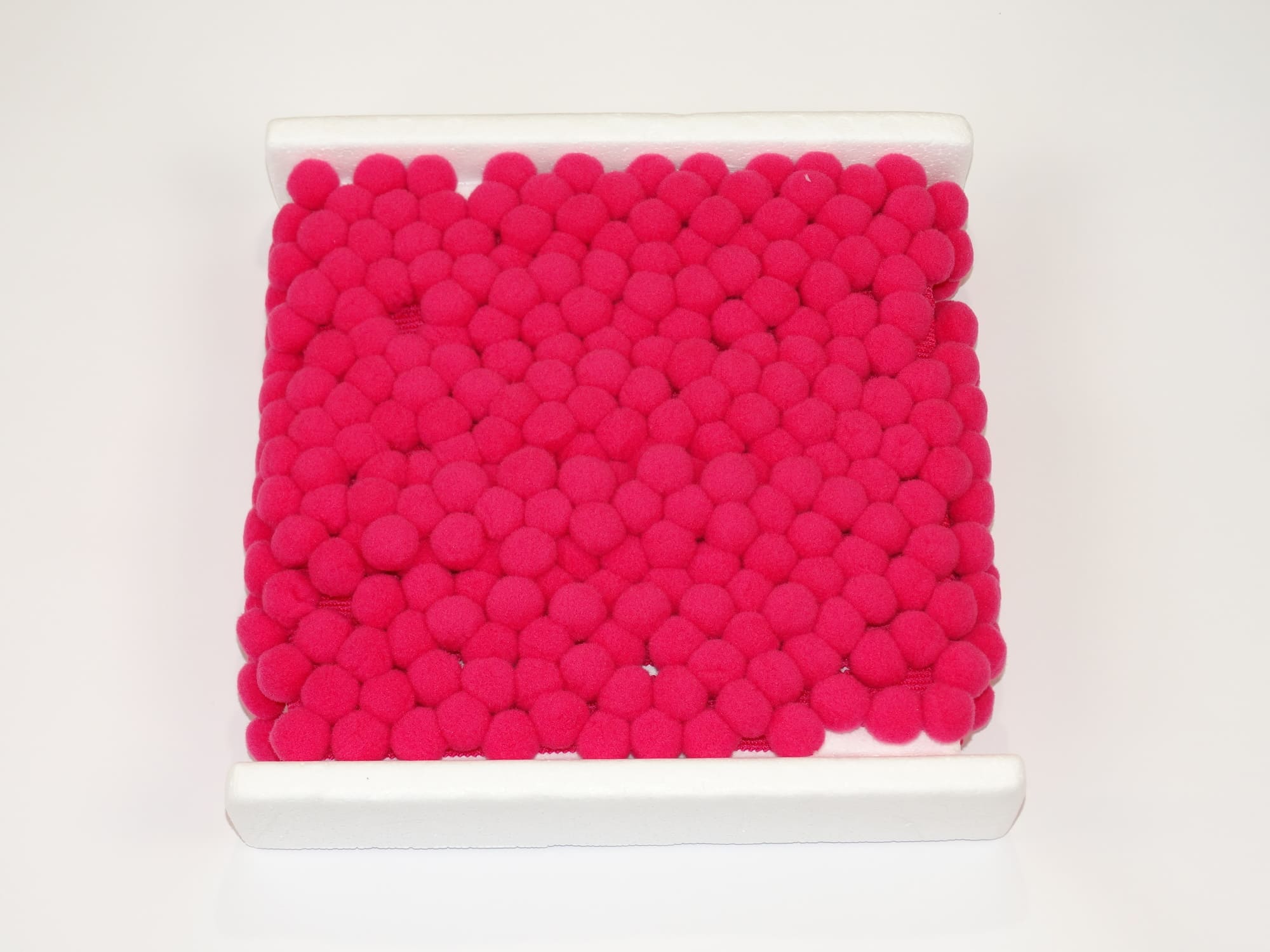 Ribbon with pompoms 20 mm Fuchsia
