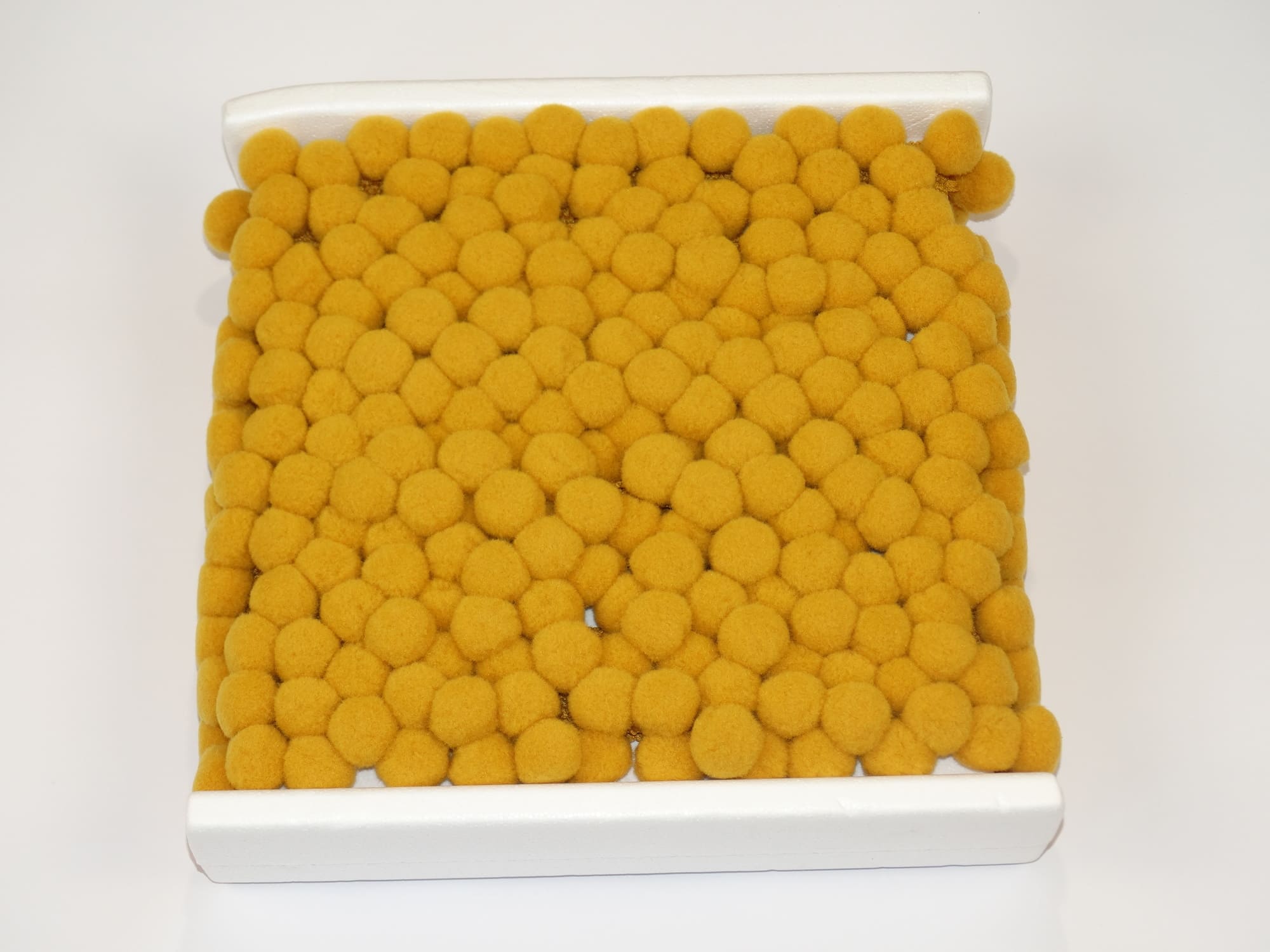 Ribbon with large pompoms 20 mm Mustard