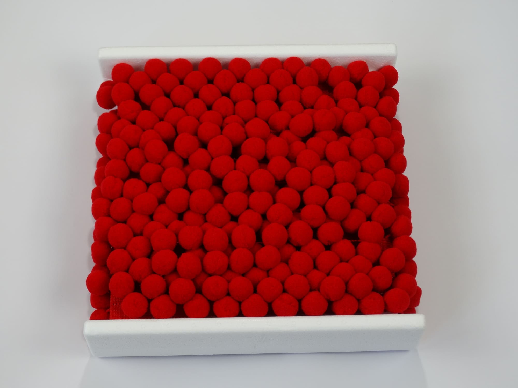Ribbon with large pompoms 20 mm Red