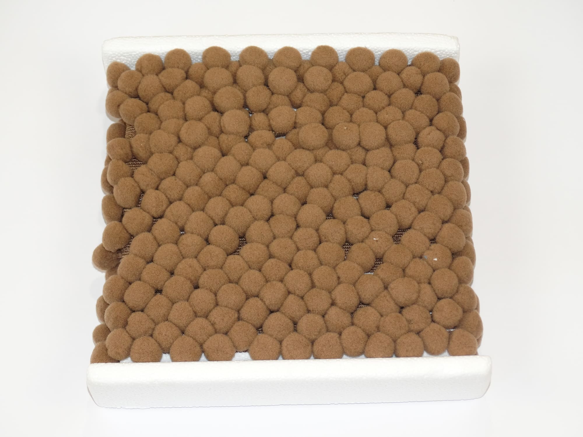 Ribbon with pompoms 20 mm Brown
